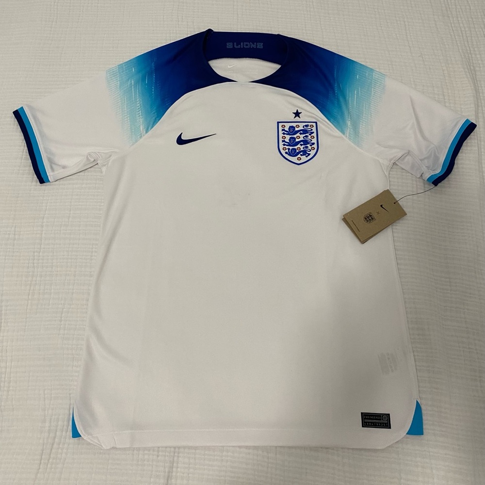 Nike Men's White and Blue England Football Shirt size M